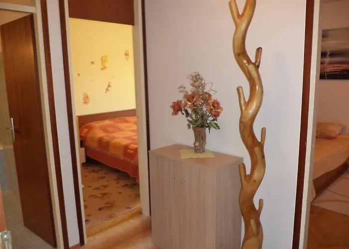 Apartment Cool Split